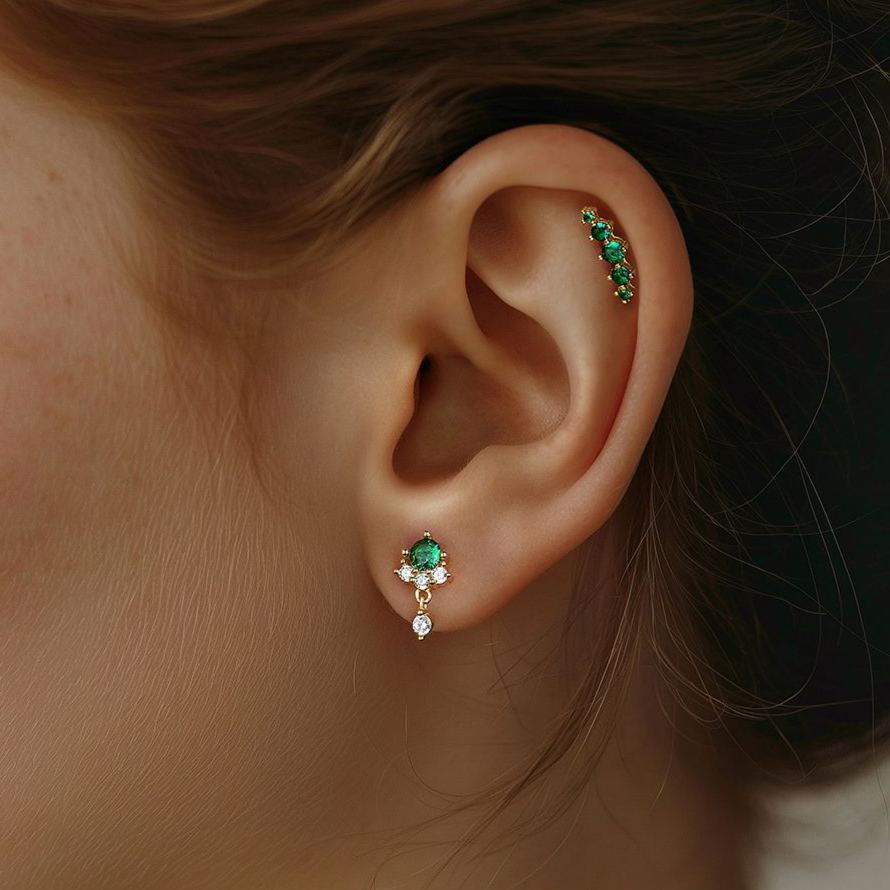 Stud Earrings with Green Zirconia – detail view 3