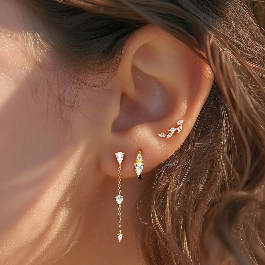 Stud Earrings with Sparkling Zirconia – detail view 3