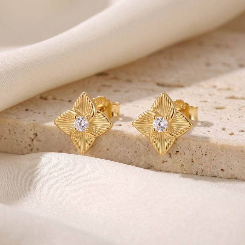 Vintage Sunburst Flower Stud Earrings, Gold Plated – detail view 3