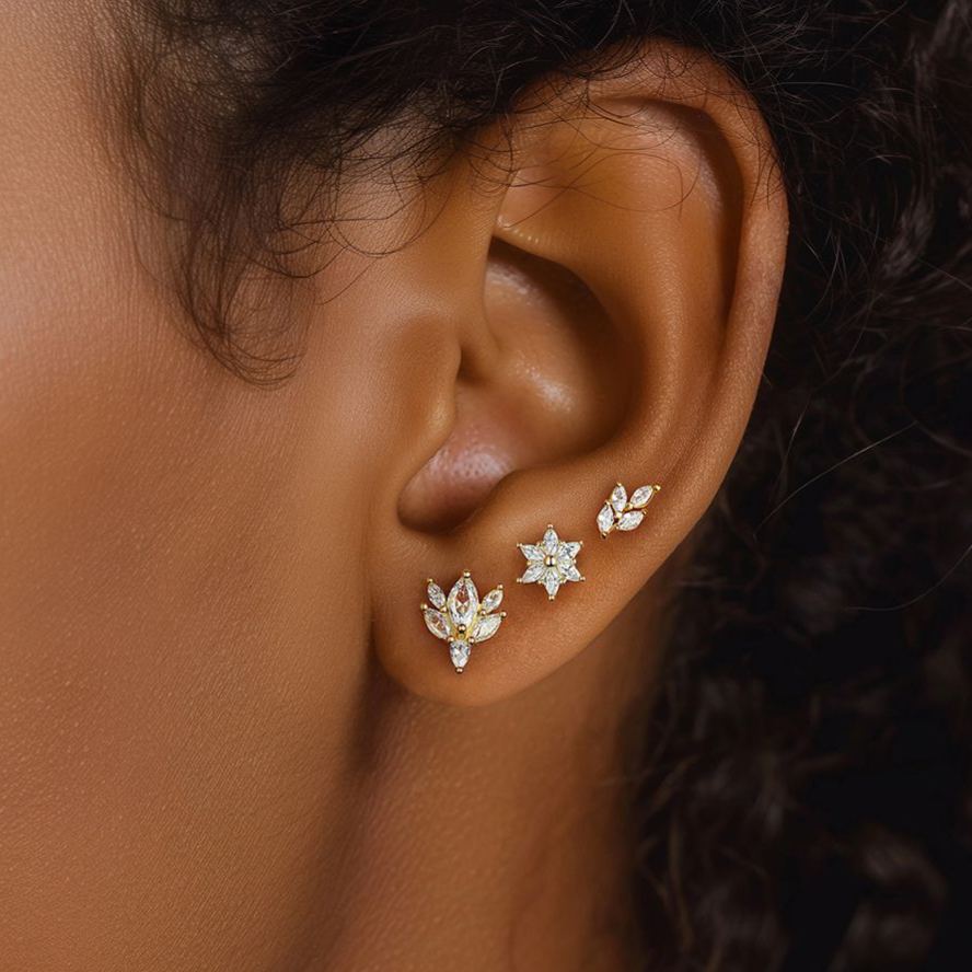Teardrop-Shaped Stud Earrings with Zirconia – detail view 3
