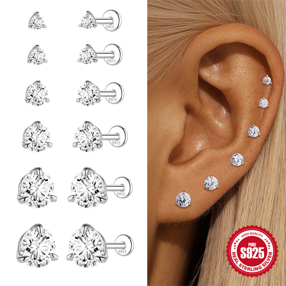 Three-Prong Moissanite Earrings – detail view 3