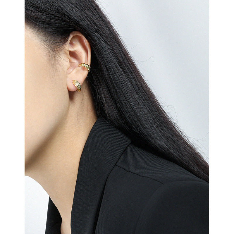 Triple Ridge Huggie Earrings – detail view 3