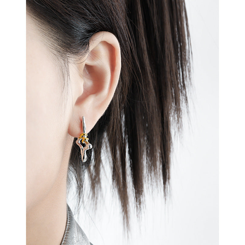 Two-Tone Open Star Stud Earrings – detail view 3