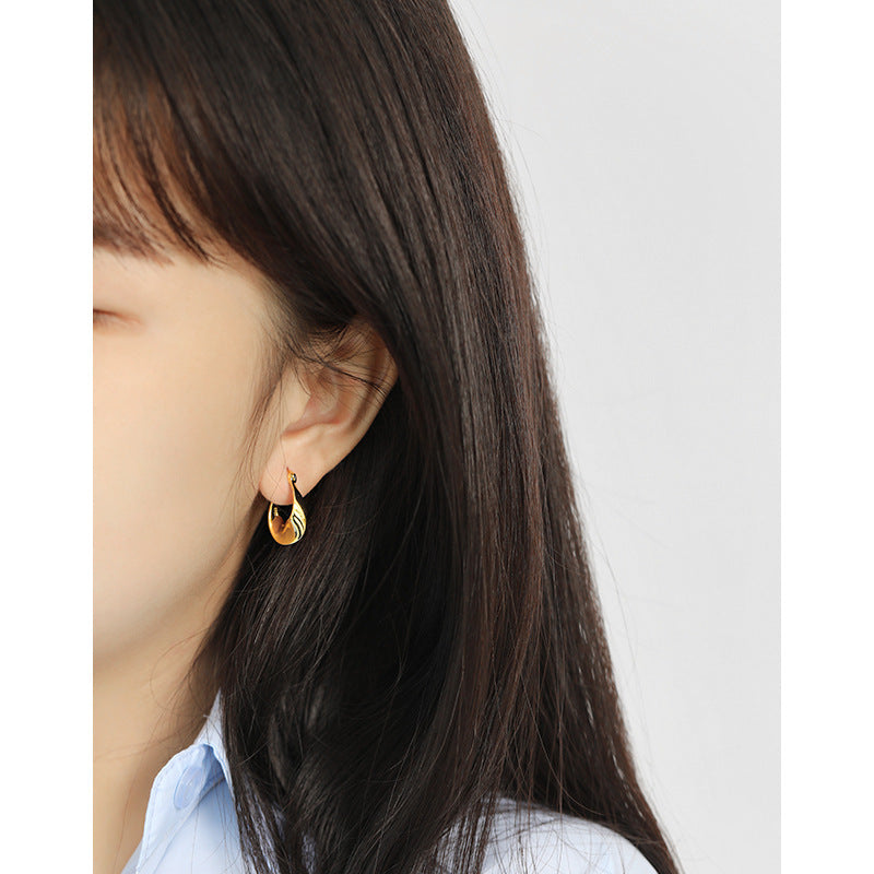 Sculptural Fluid Wave Hoop Earrings – detail view 3