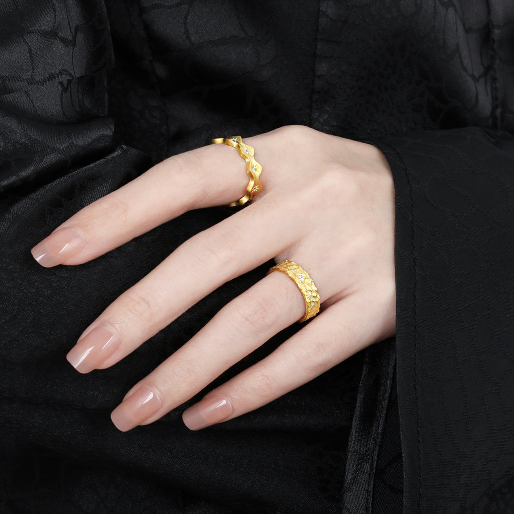 Matte Wavy Stone-Accented Open Ring – detail view 3